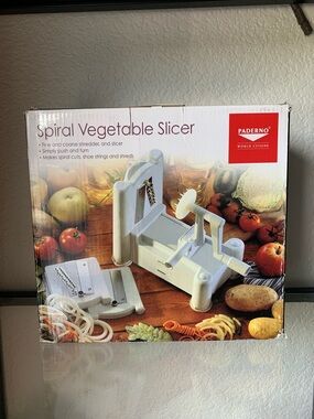 NEW Paderno World Cuisine Spiral Vegetable Slicer Shreds Shoe String Spiralizer